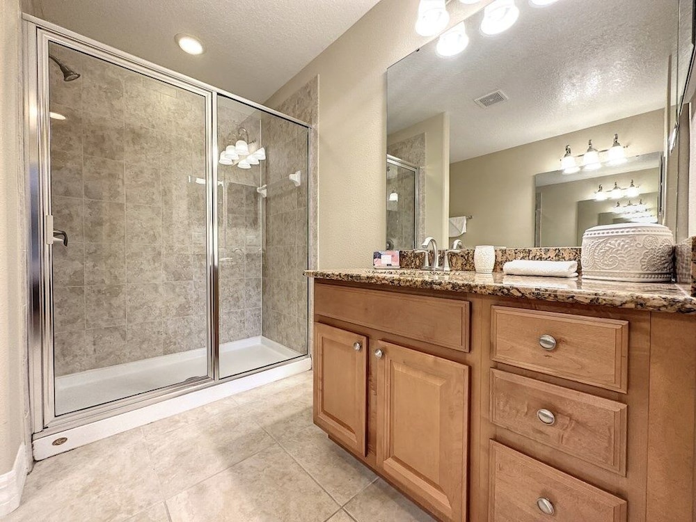 4 Bed 4 Bath With Private Pool/spa 4 Bedroom Home by RedAwning view 5