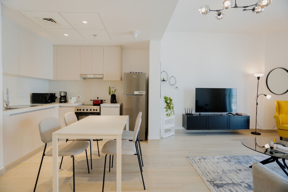 Modern Yas Island Escape w Peaceful Canal Views
