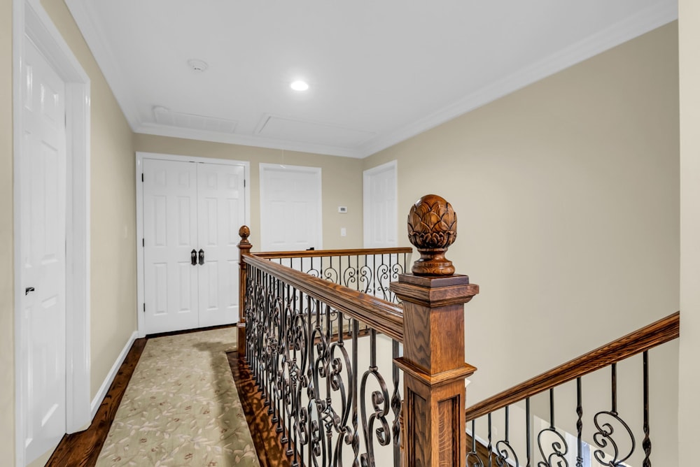 Cozy Family Retreat With Great Views and Game Room