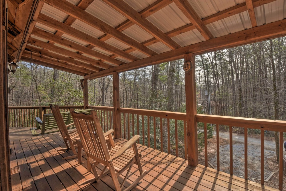 Sautee Nacoochee Mtn Paradise w/ Spacious Deck!