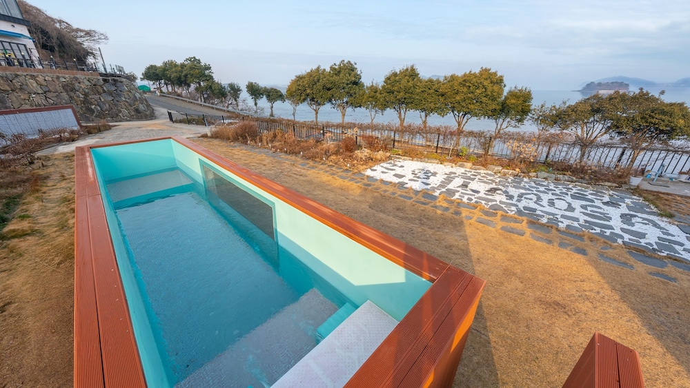 Yeosu La Rosa Private Pool Villa Pension