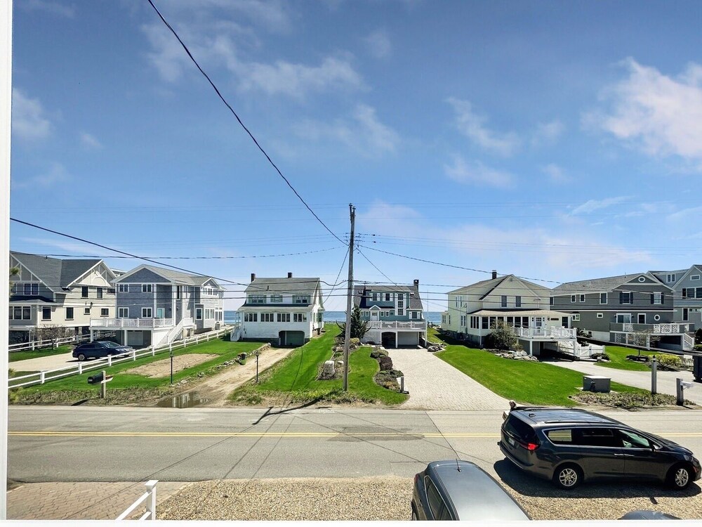 Sunnyside - Home With Ocean View 100 Yards To Moody Beach 5 Bedroom Home by RedAwning - Property Image 8