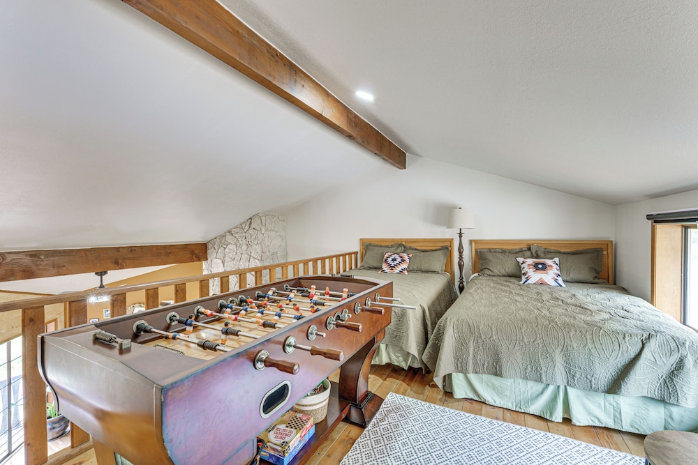 Red River Home w/ Ski Slope, Mtn & River Views!