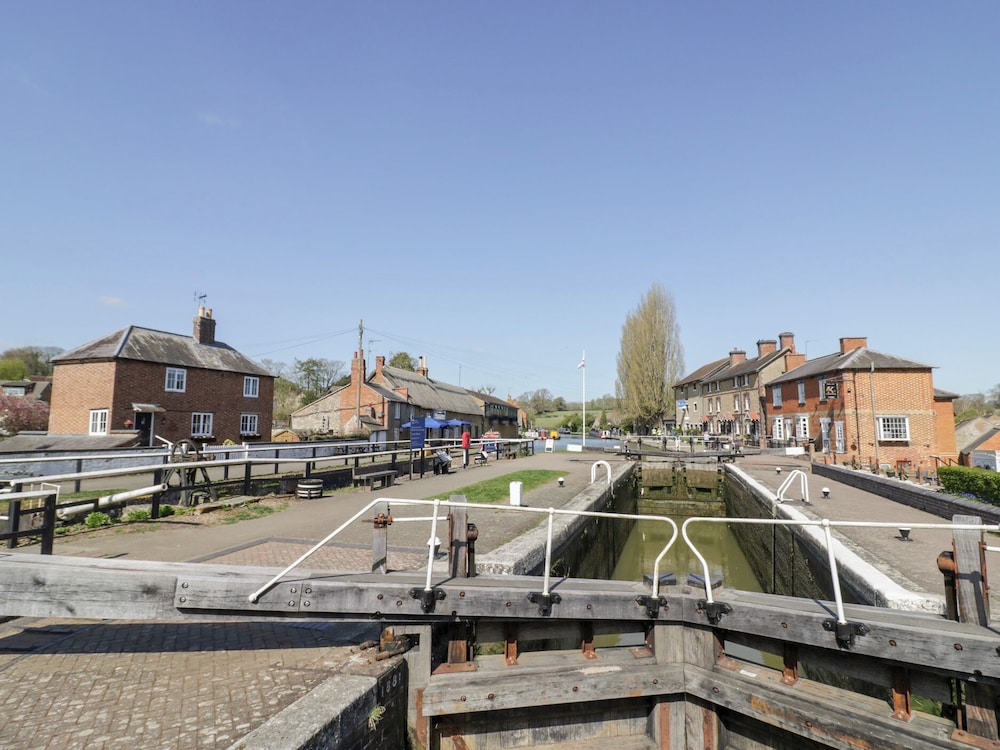 4 Canalside Cottages