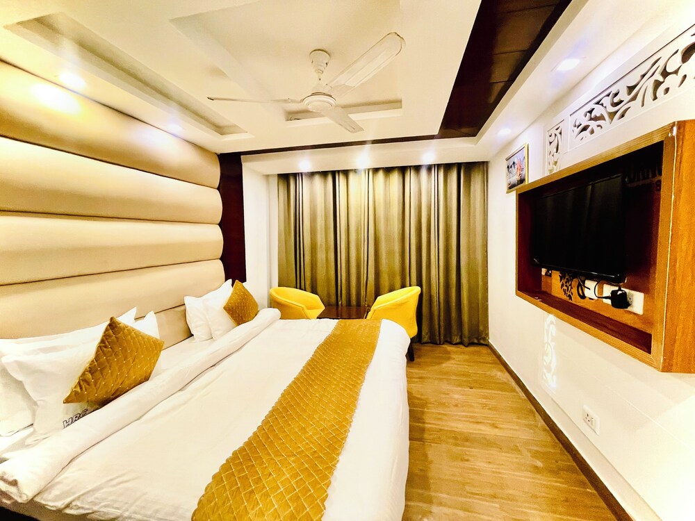 Hotel Roshie Mall Road Mussoorie