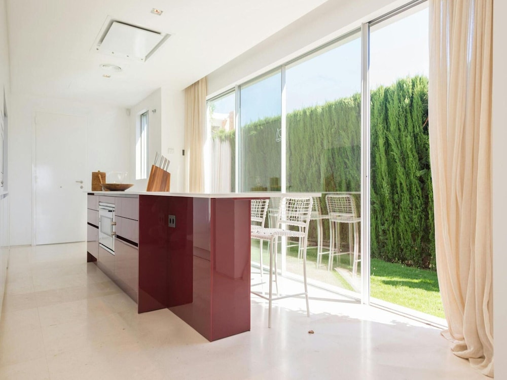 Stunning Villa With Modern Appliances