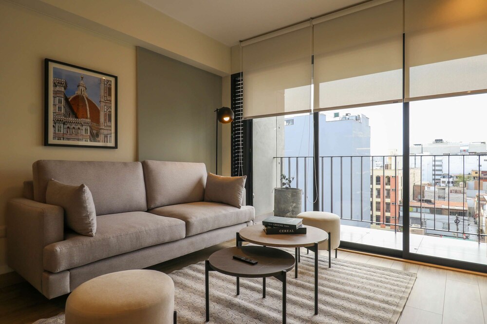 w Grandiose 2BR w Great Balcony in Miraflores