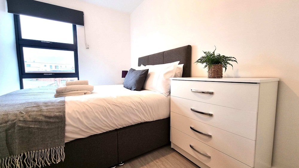 2 Bed 1 Bath Apart St Pauls Square Bham Parking view 5
