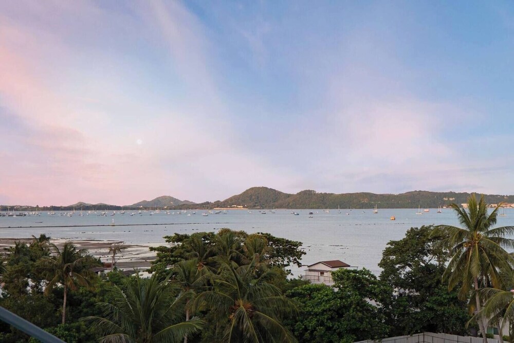 Beachfront and Pool 2 BR Apt- Selina 870