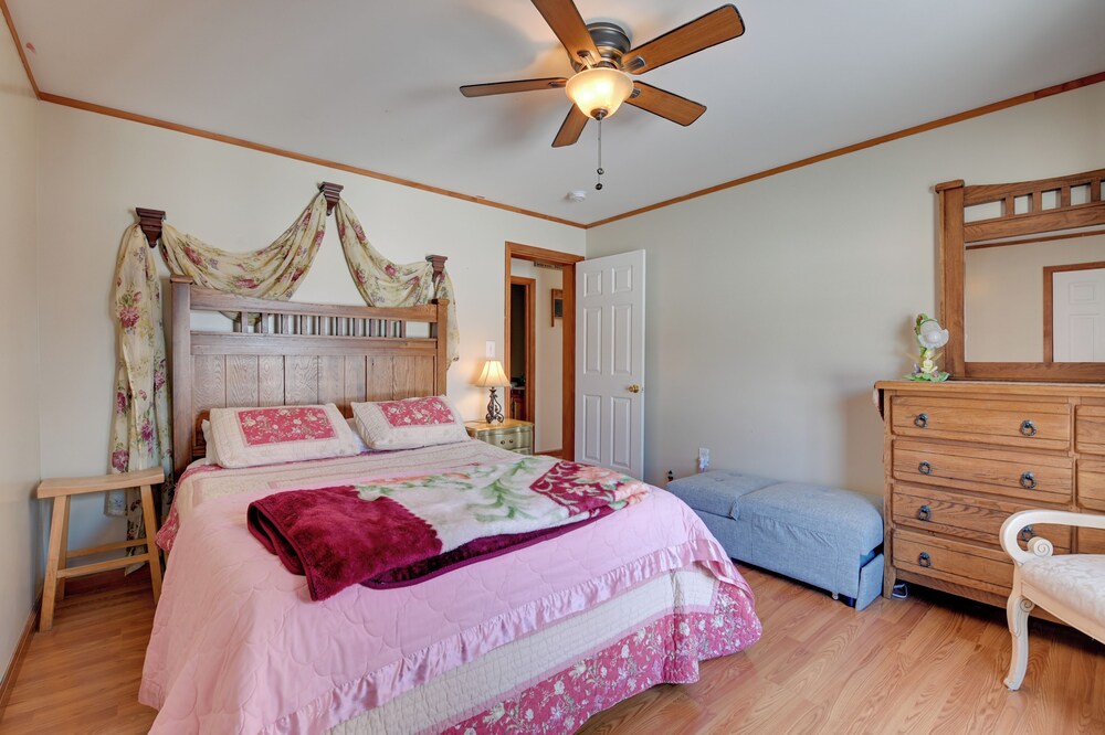 Steps From Lake George! 8-acre Home w/ Dock Access