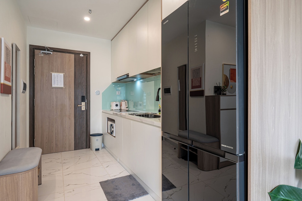 LA Nest 2BR WeeklyMonthly big deal GH2