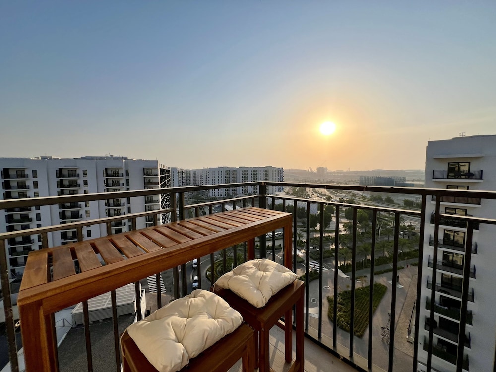 Charming Retreat w Panoramic Views on Yas Island