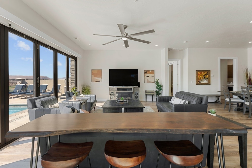 Coral Rock Vista 8 Bedroom Townhouse