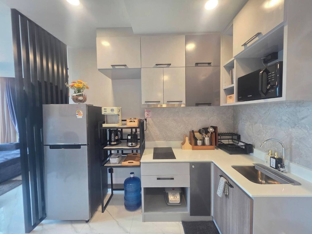 Room-a305 - 1 Bdr Condo With Sea View, A