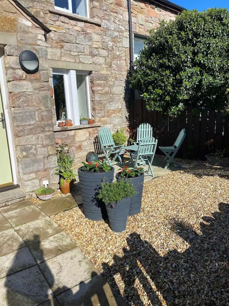 Idyllic Cottage Sleeps 4 pet Friendly