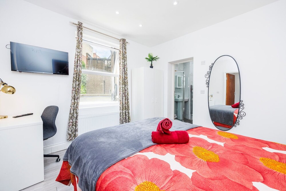 3 Bed 3 Bathroom Flat in Kensington A