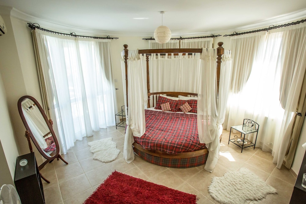Villa - Sleeps 14 - Private Pool - Cinema Room