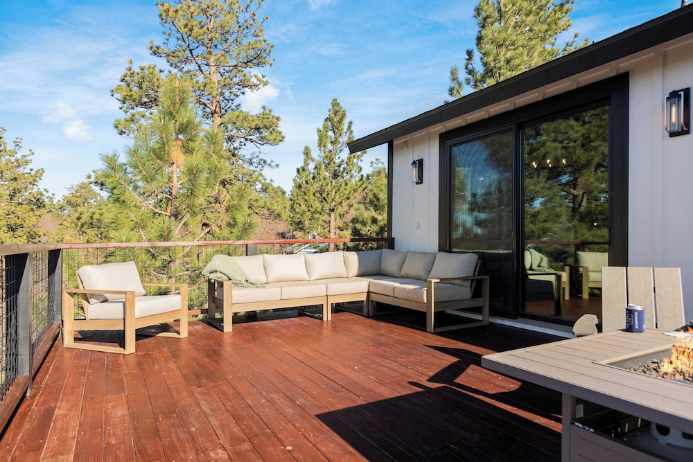Modern Lodge Near Lake, Village, & Snow Summit Game Room, Decks, Firepit, Views