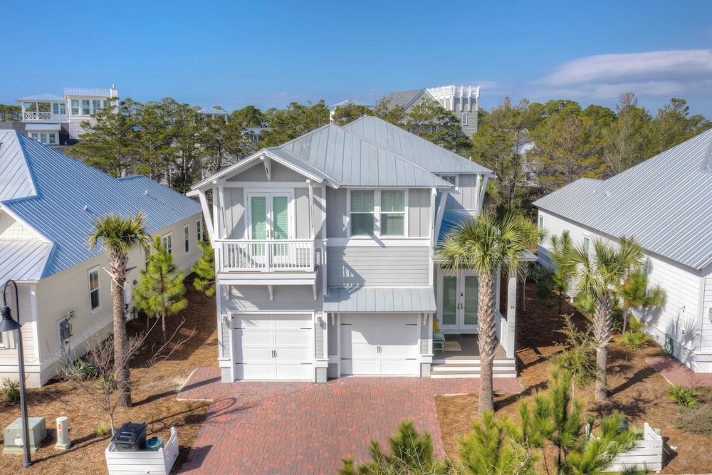 Coconut Cove by Avantstay Deck w/ Hot Tub, Access to 2 Pools
