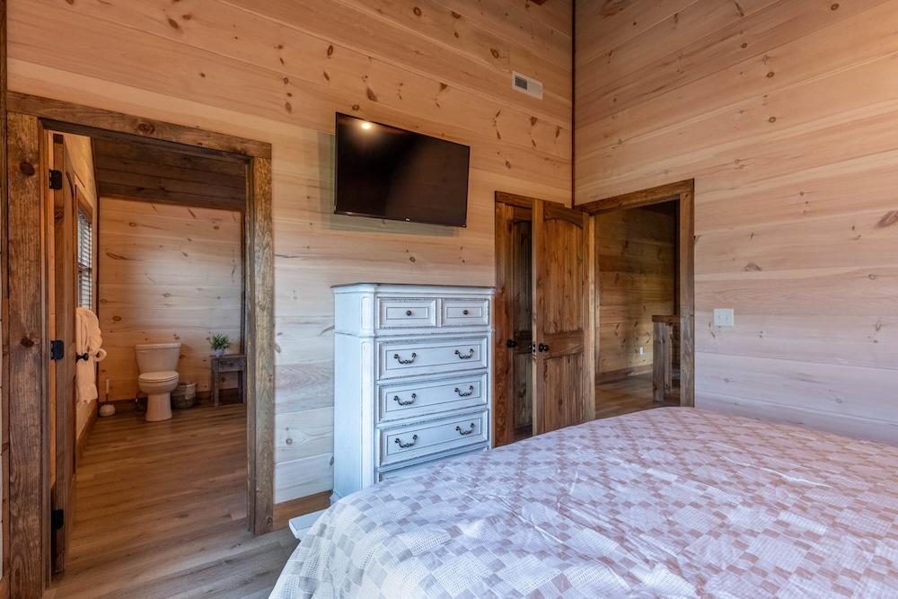 Raccoon Ridge Retreat - Gatlinburg Mountain Escape