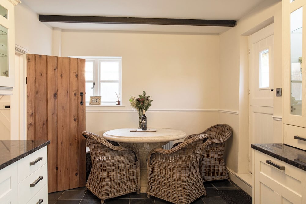 Charming 2 BD House in Tewkesbury Centre
