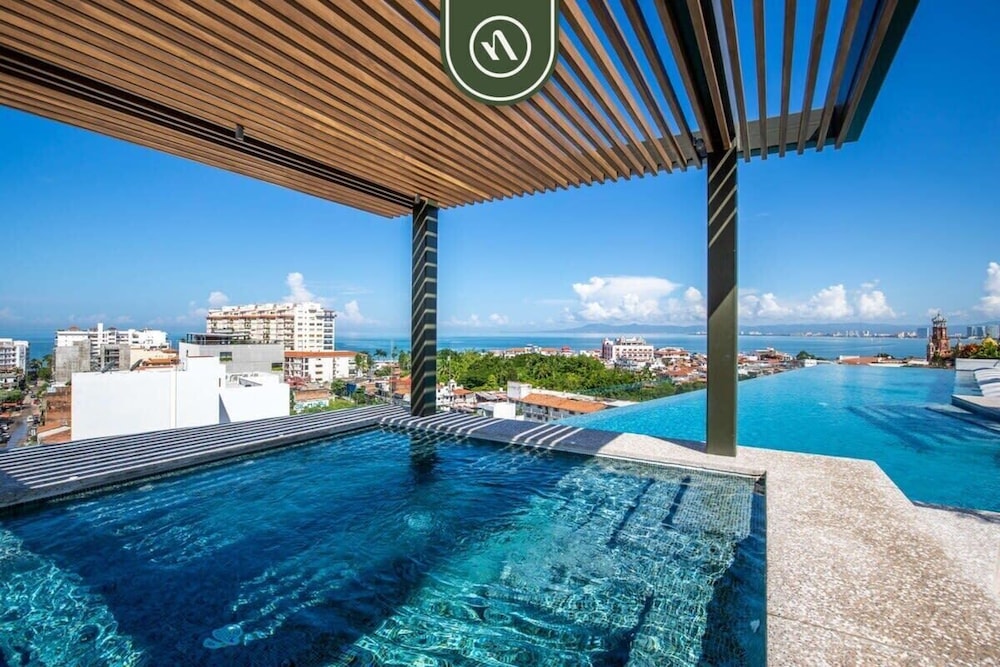 Amazing 1BR Penthouse With Balcony - Gym - Pool