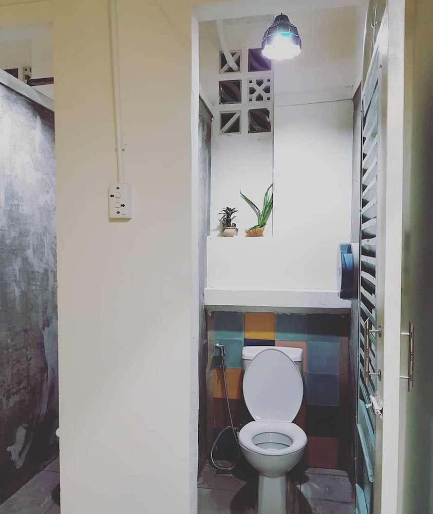 KHA Hostel & Cafe