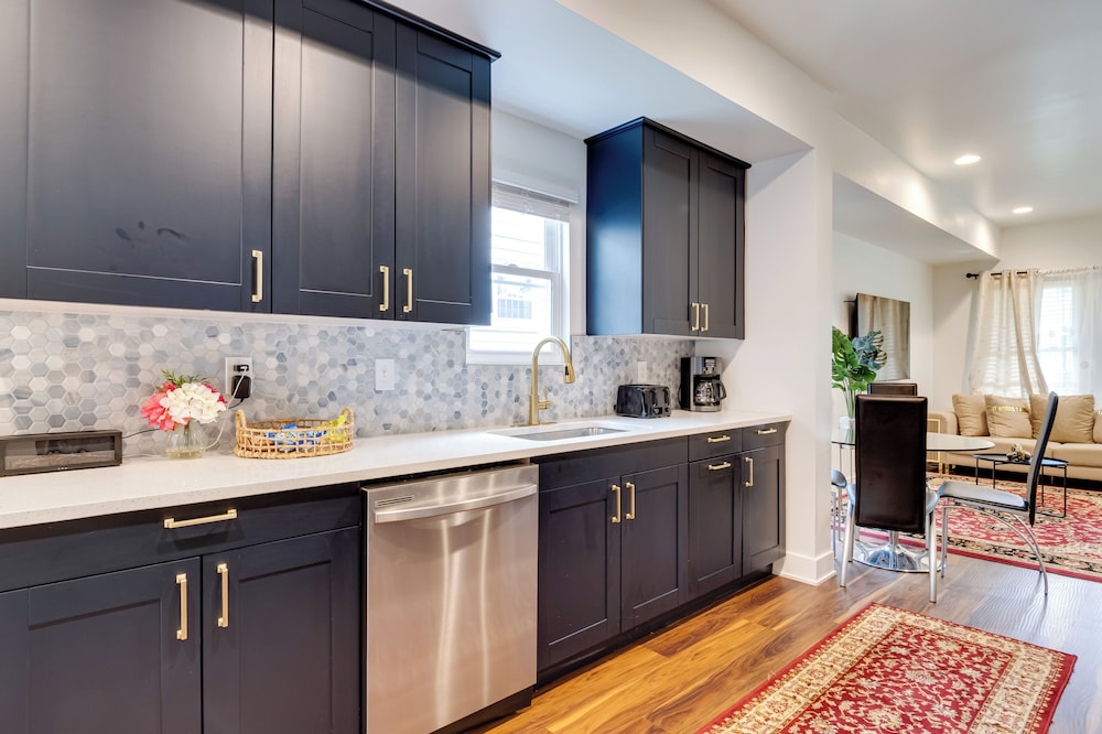Walk to Parks: Dog-friendly Gem in Indianapolis!