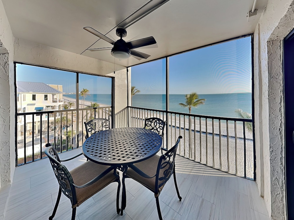 Seaside 4 by Distinctive Beach Rentals
