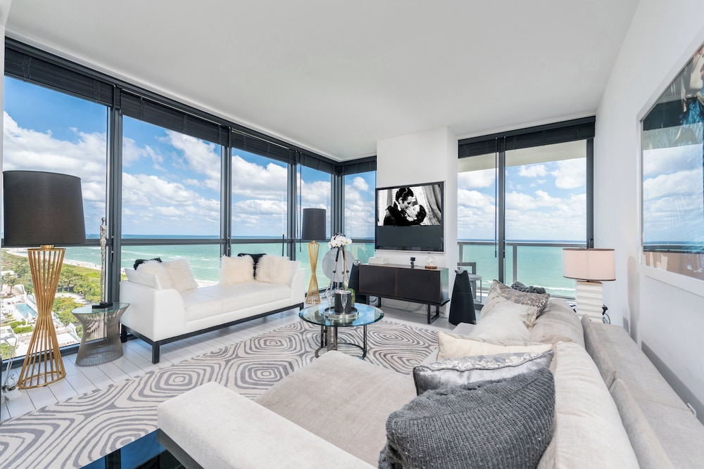Luxury Vacation Rentals in South Beach by LRMB