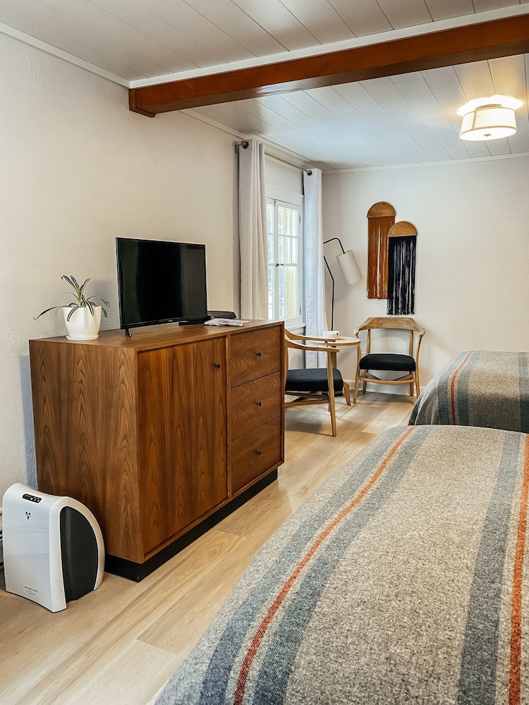 Cascade Lodge