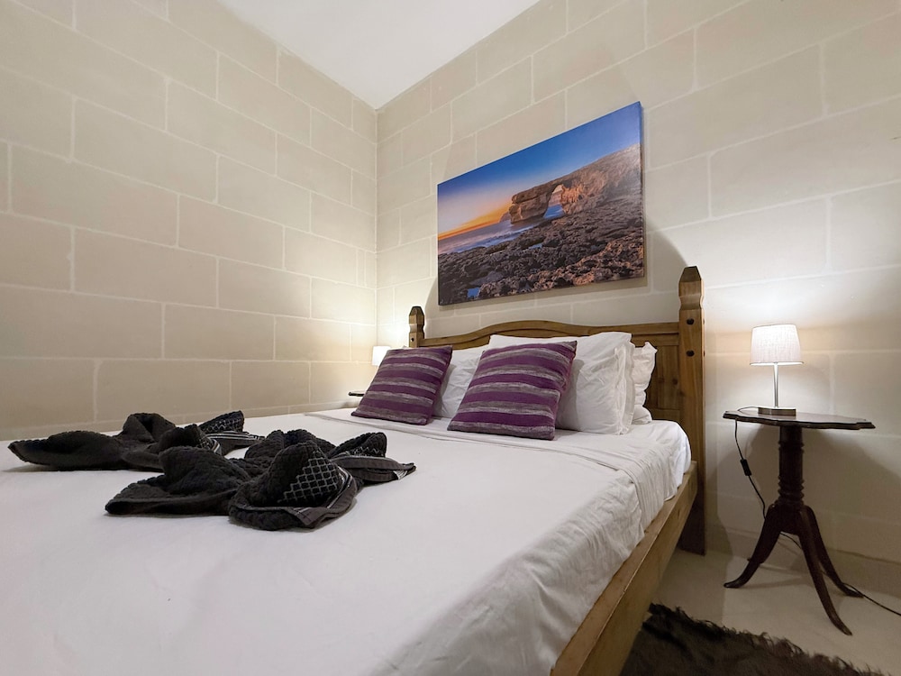 Traditional Maltese 3BD Apartment