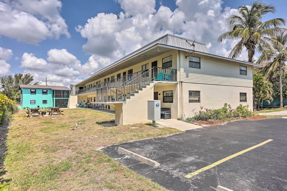 Idyllic Fort Pierce Retreat - Walk to Beach!