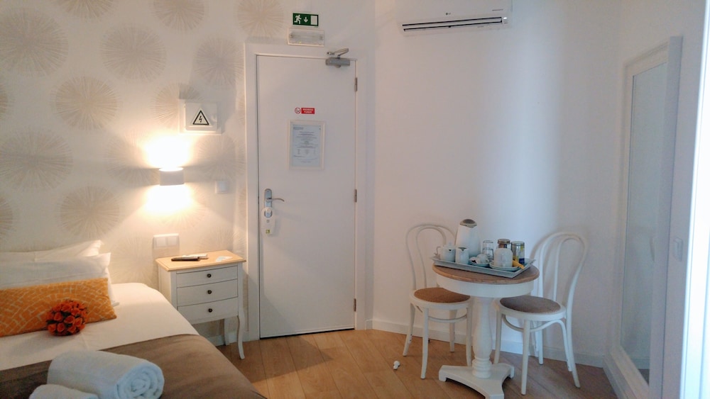 Lisbon Terrace Suites Apartment for Large Groups with Amazing Terrace