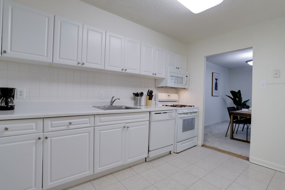 DC Airport Metroline Apartments