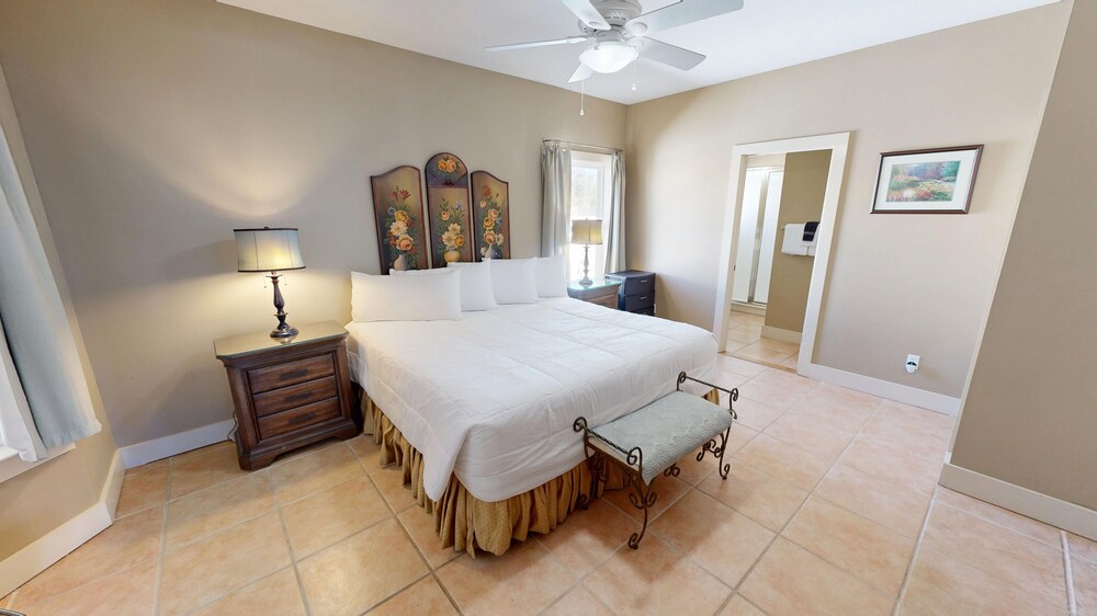 1 Cozy Cove 3 Bedroom Home
