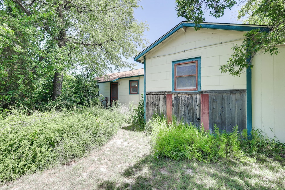 On-site Trails! Cozy Whitney Cottage 2 Mi to Lake