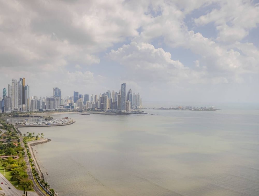 Oceanfront Designer Apartment PH The Sands, Next to Hilton