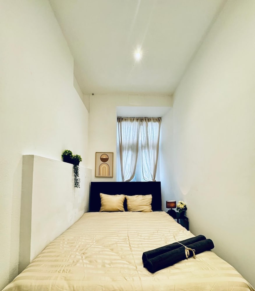 Elegant 5BR Home for Groups Families