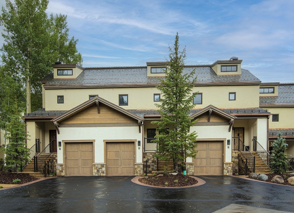 Meadows J3 4 Bedroom Townhouse by RedAwning view 5