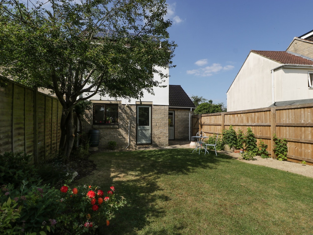 16 Mythern Meadow