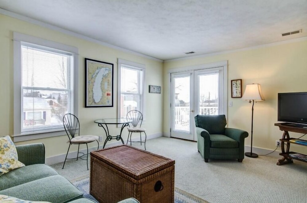 Captain's Cottage Suites