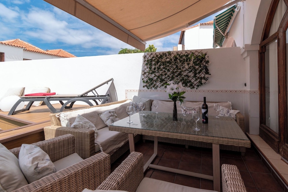 Villa Tricia 6 Bedroom Las Americas
