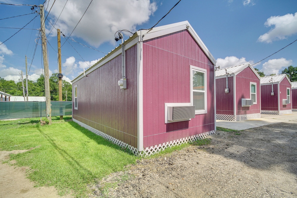 Picayune Tiny Home Rental ~ 11 Mi to Space Center! view 3