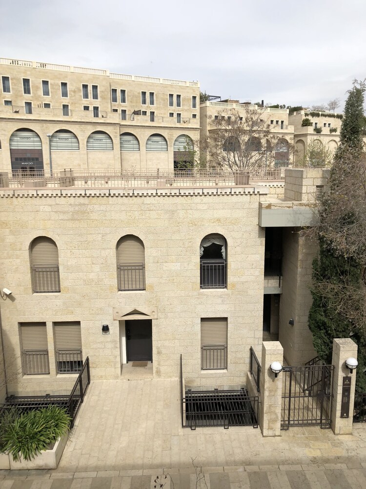 Mamilla's Penthouse