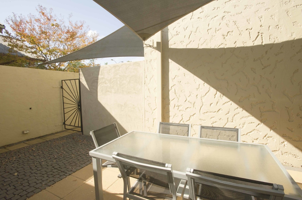 Globe Apartments