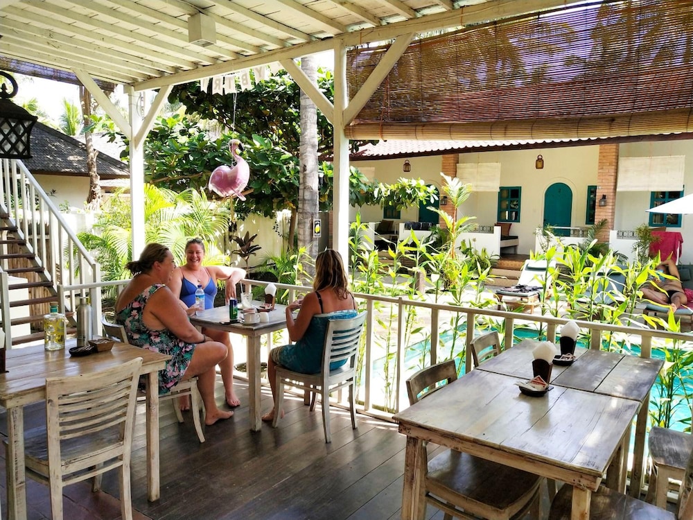 White Coconut Cottage