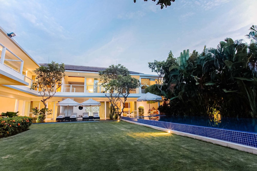 Hotel CassaMia Bali - Image 1