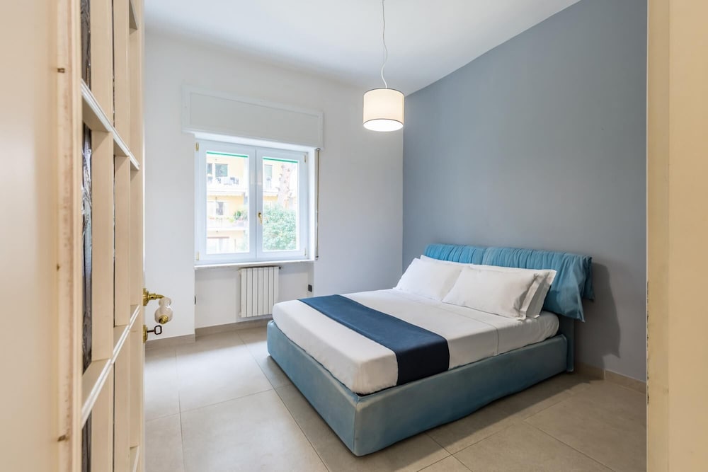 Posillipo Bright Apartment With Parking Space