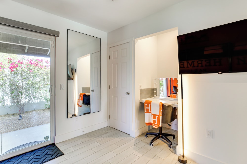 Mtn Views & Outdoor Oasis: Palm Springs Getaway